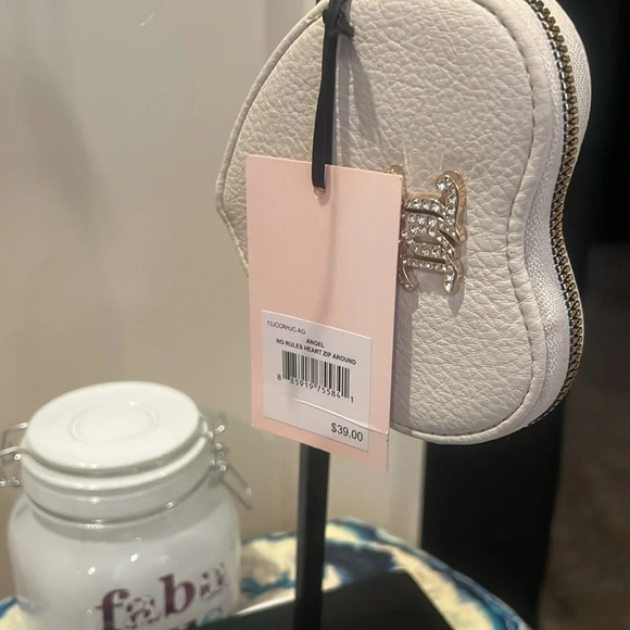 Juicy Couture cream heart wristlet NWT - Picture 4 of 4